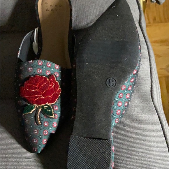 Cute slip on shoes! 👟 - Picture 3 of 3